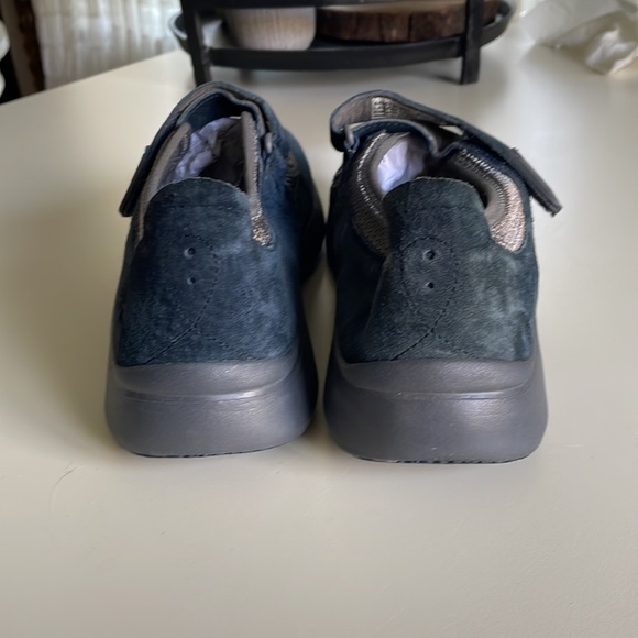 Dansko memory foam, blue sperry top slider shoes.Velcro strap size 39 (8) - Picture 6 of 8